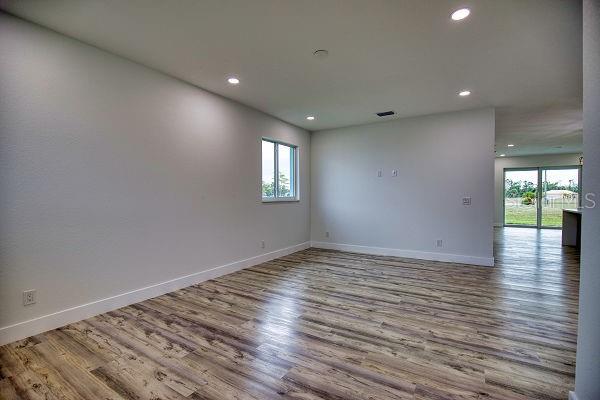 Image 11 of 81 For 17434 Oro Court