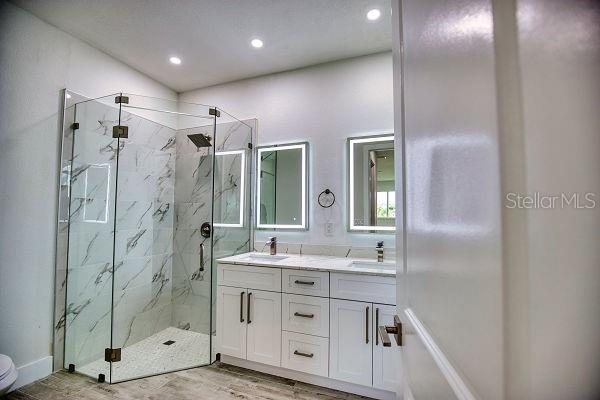 Image 41 of 81 For 17434 Oro Court