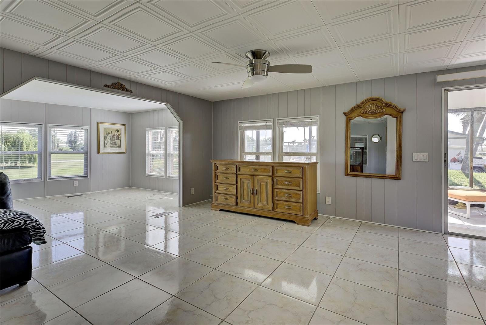 Image 12 of 56 For 2100 Kings Highway 885