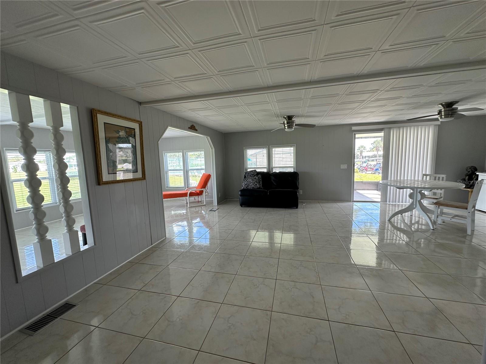 Image 13 of 56 For 2100 Kings Highway 885