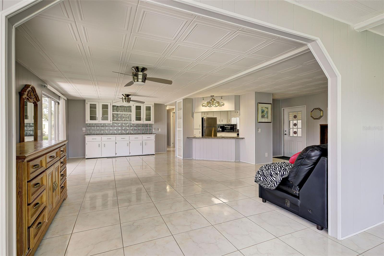 Image 15 of 56 For 2100 Kings Highway 885