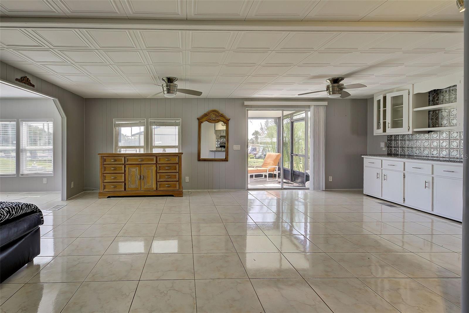 Image 17 of 56 For 2100 Kings Highway 885