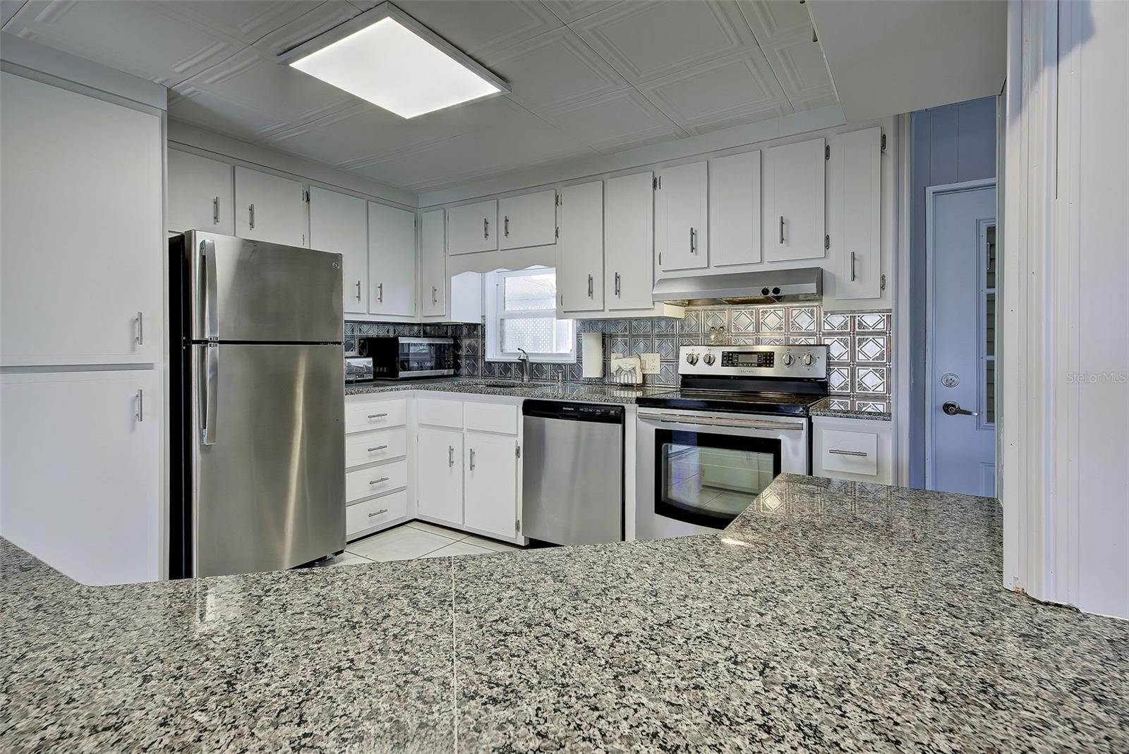 Image 18 of 56 For 2100 Kings Highway 885