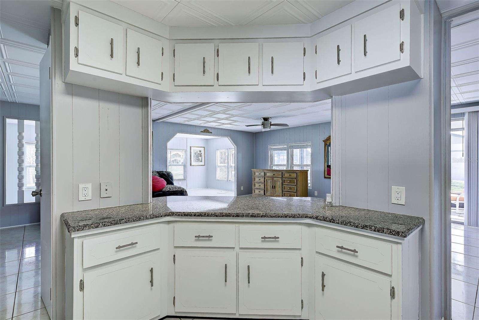 Image 21 of 56 For 2100 Kings Highway 885