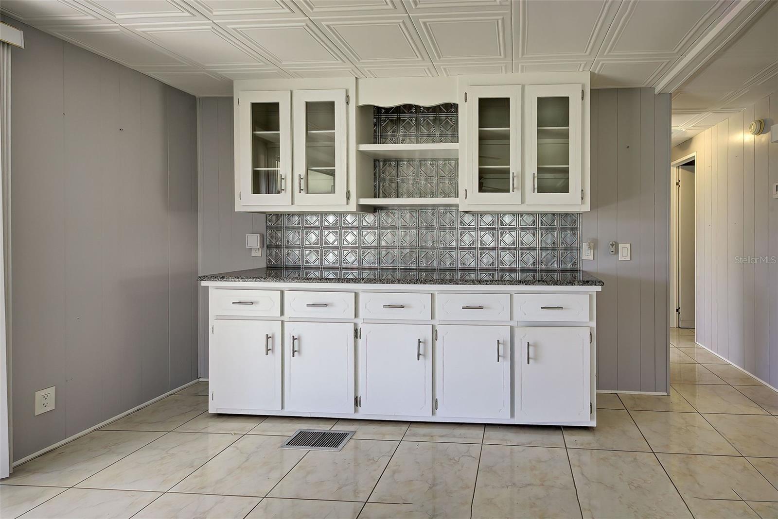 Image 23 of 56 For 2100 Kings Highway 885