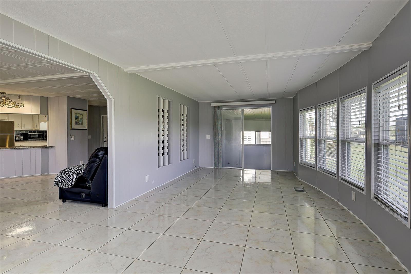 Image 27 of 56 For 2100 Kings Highway 885