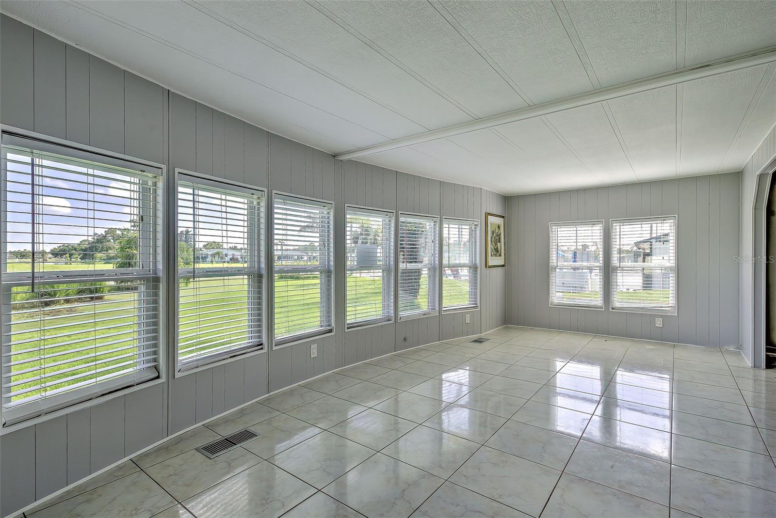 Image 30 of 56 For 2100 Kings Highway 885