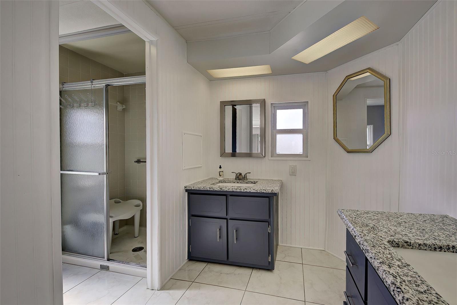 Image 33 of 56 For 2100 Kings Highway 885