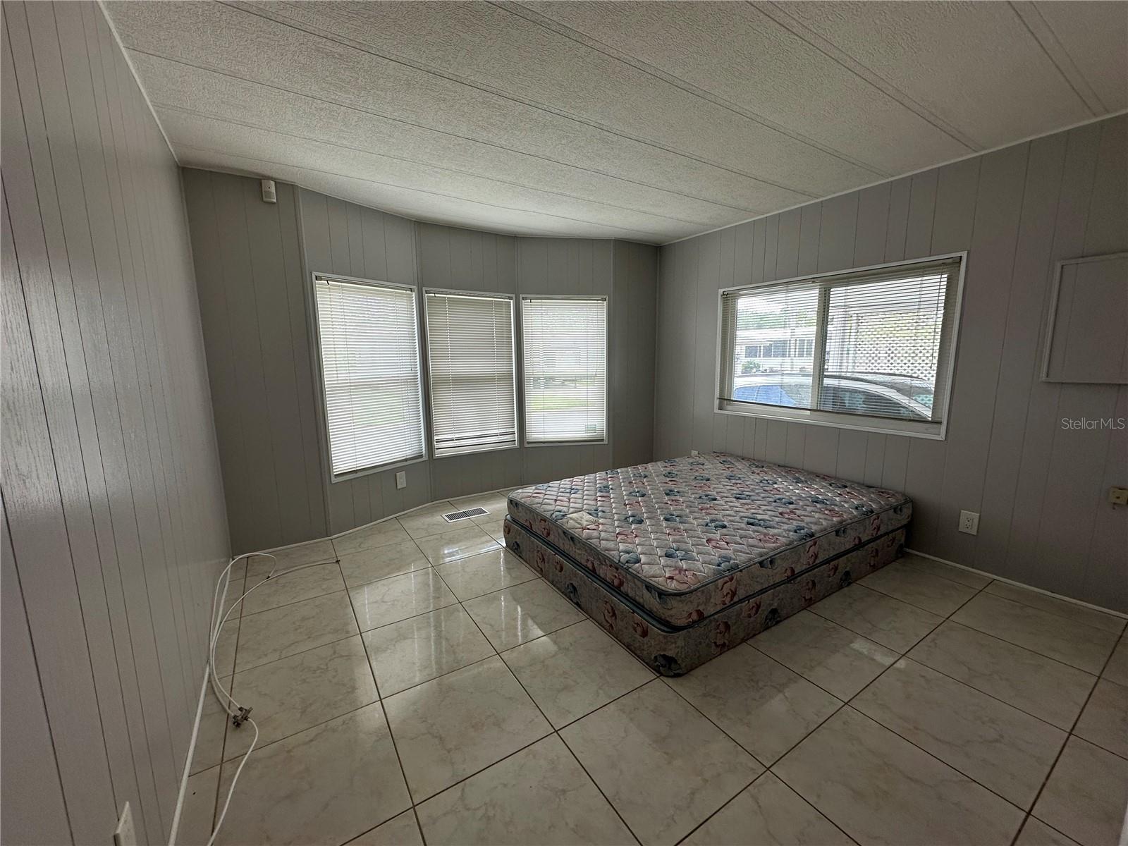 Image 36 of 56 For 2100 Kings Highway 885