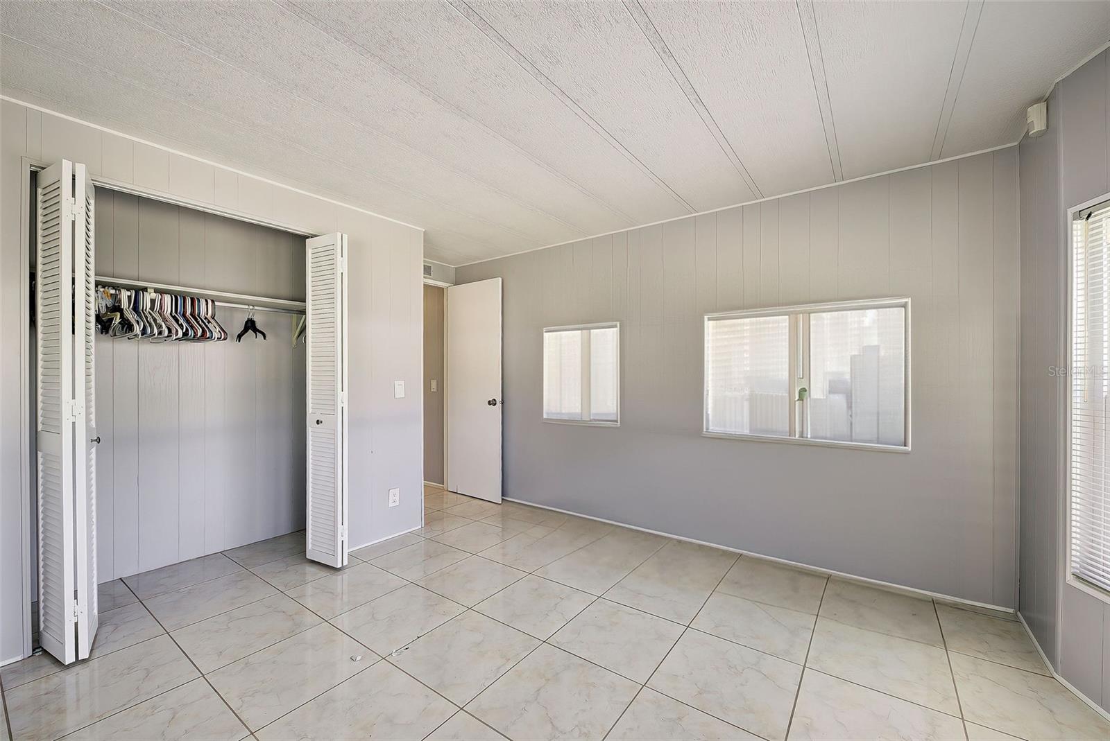 Image 37 of 56 For 2100 Kings Highway 885