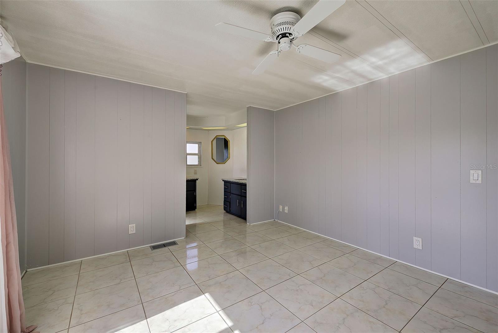 Image 38 of 56 For 2100 Kings Highway 885