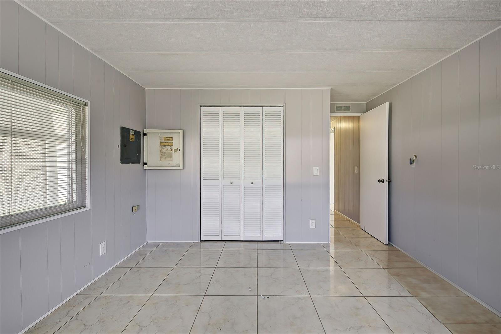 Image 39 of 56 For 2100 Kings Highway 885