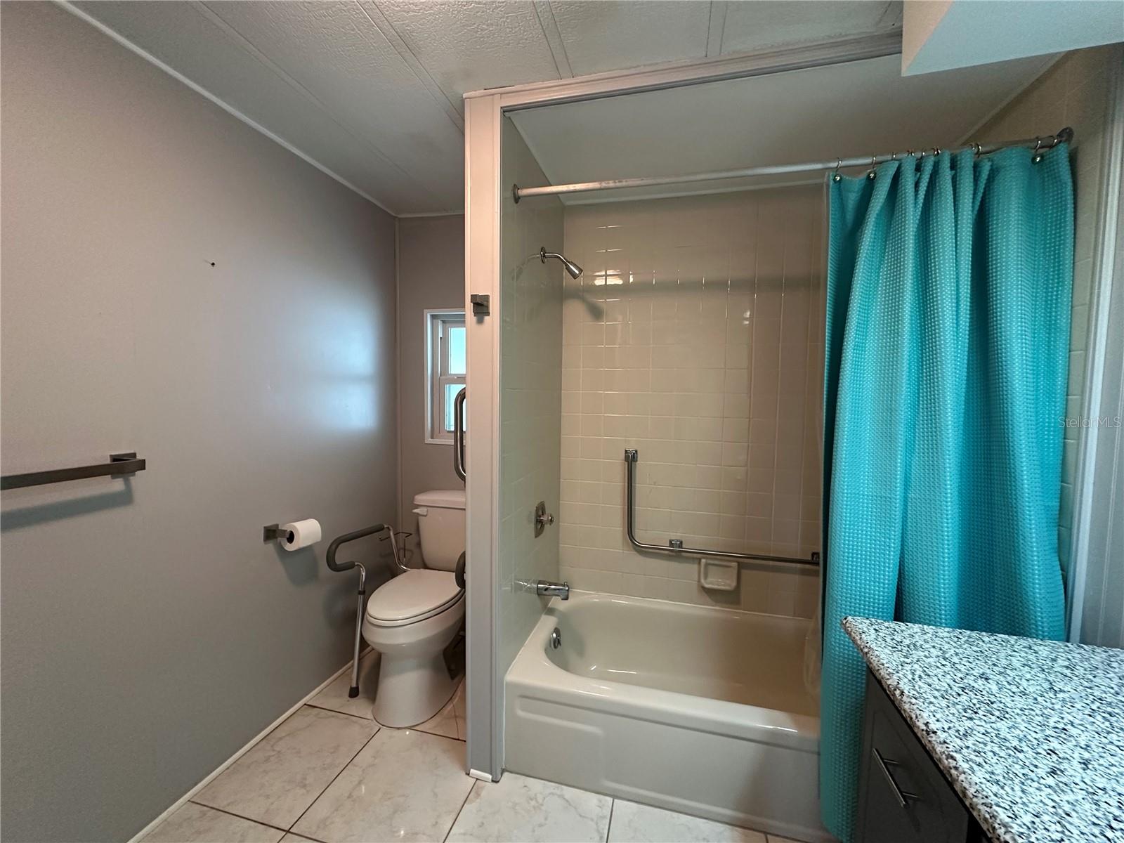 Image 41 of 56 For 2100 Kings Highway 885