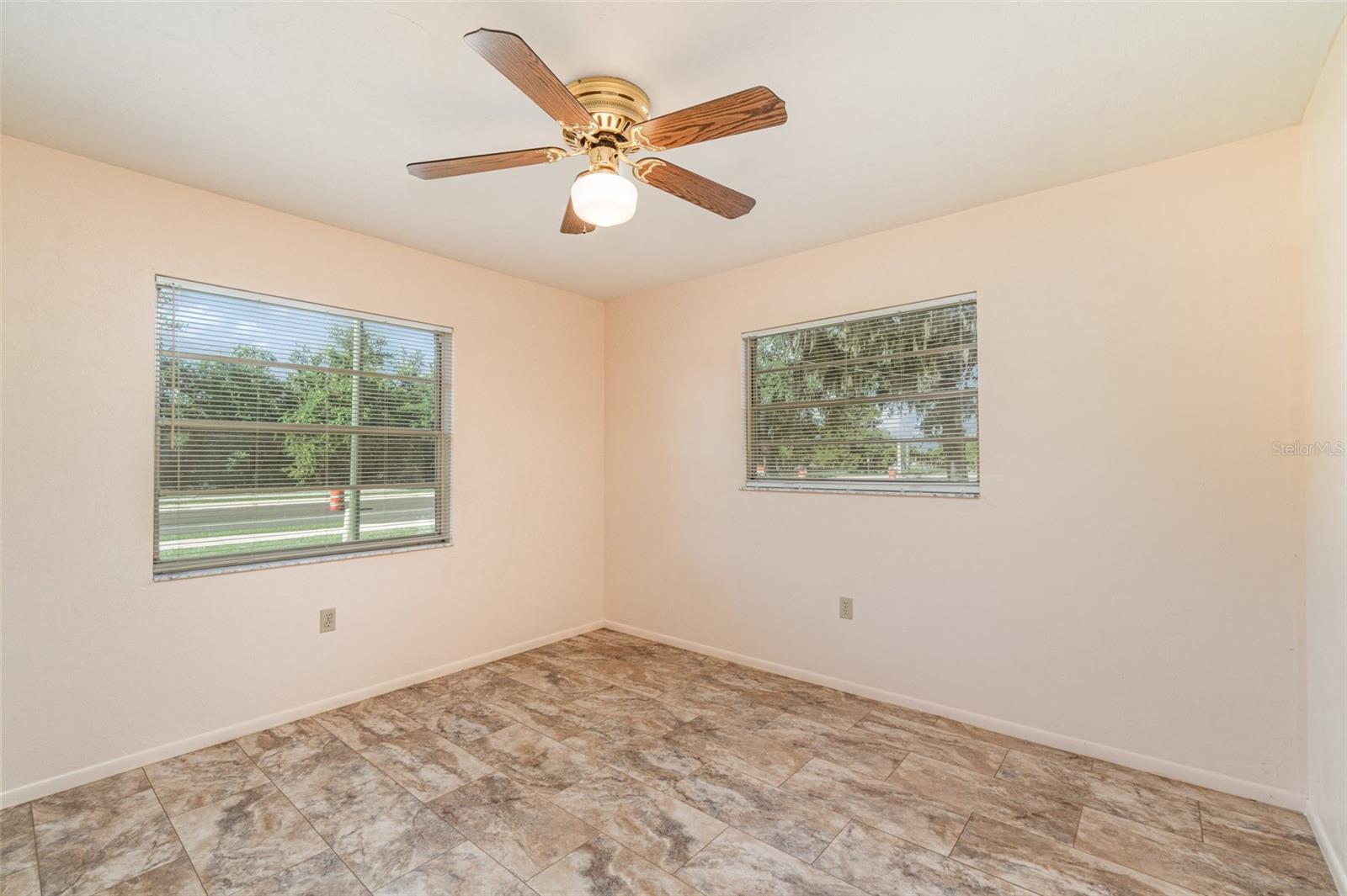 Image 11 of 15 For 918 Magnolia Street