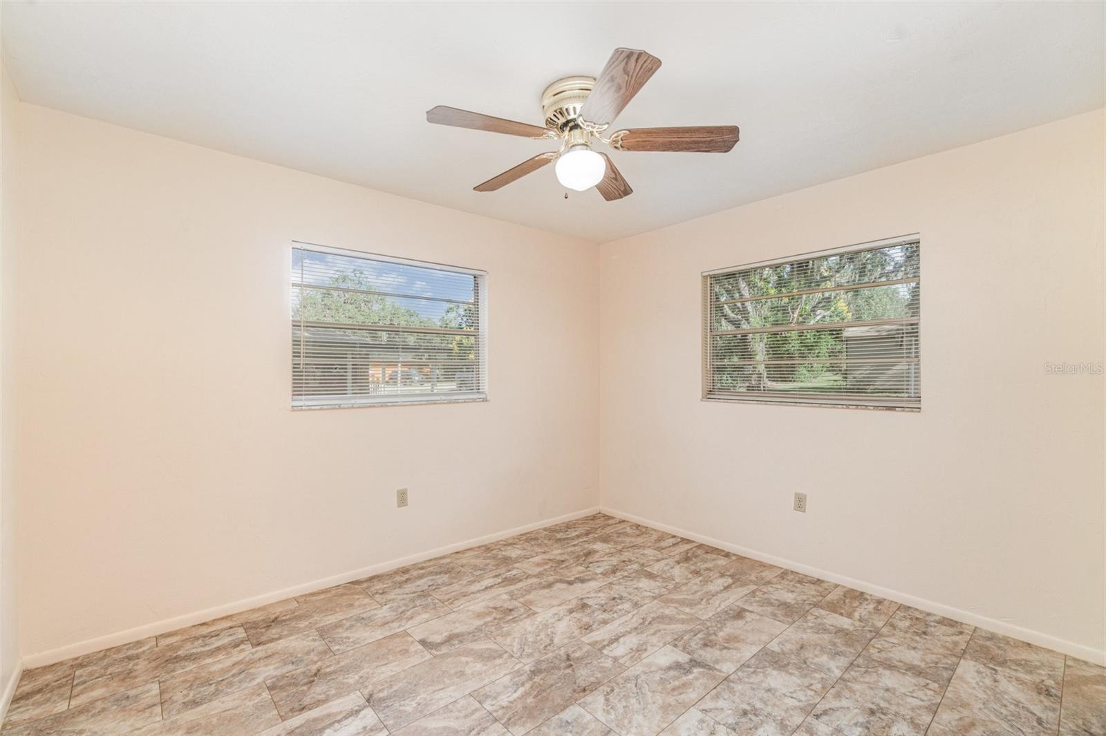 Image 8 of 15 For 918 Magnolia Street