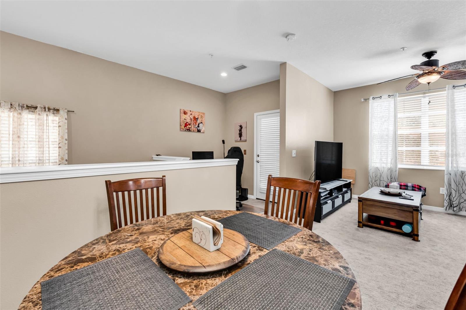 Image 4 of 30 For 3564 Parkridge Circle 30-203