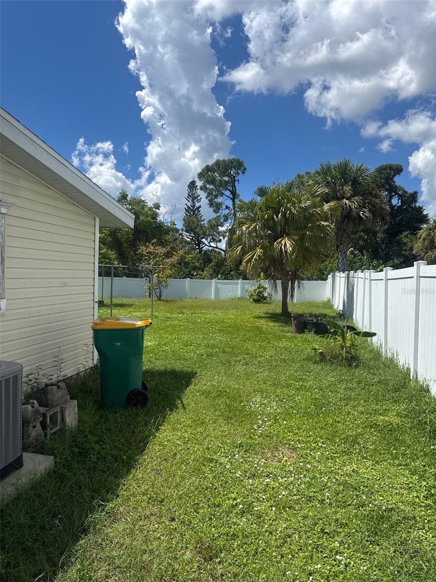 Image 18 of 28 For 2089 Hariet Street
