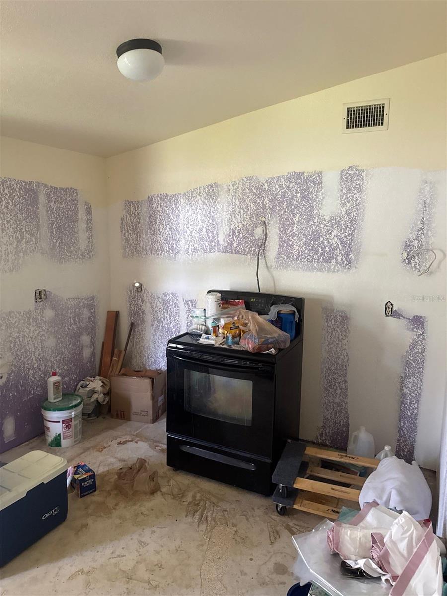 Image 9 of 28 For 2089 Hariet Street