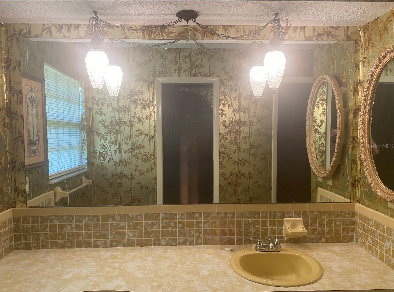 Image 10 of 19 For 18512 Blair Avenue