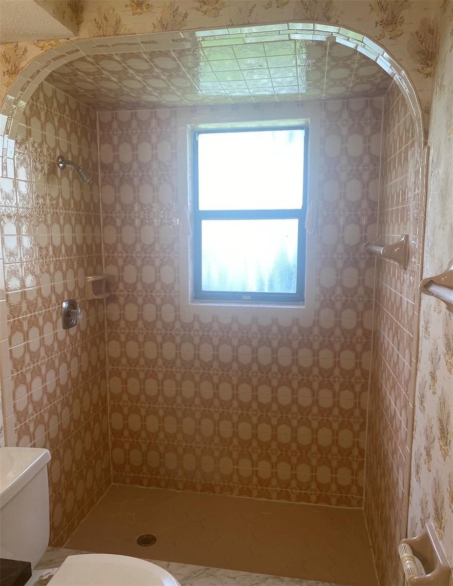 Image 8 of 19 For 18512 Blair Avenue