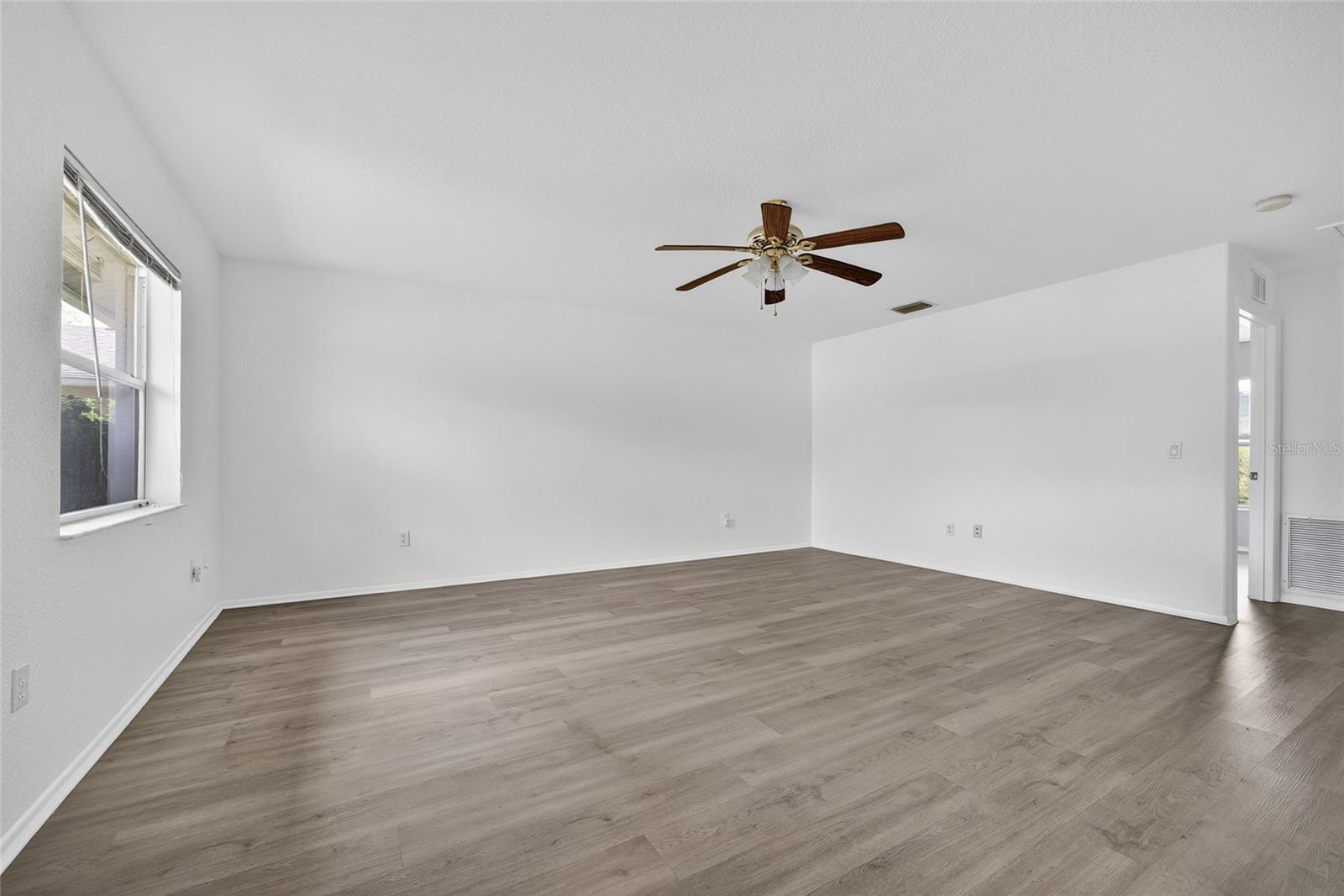 Image 4 of 22 For 1071 Nomad Road