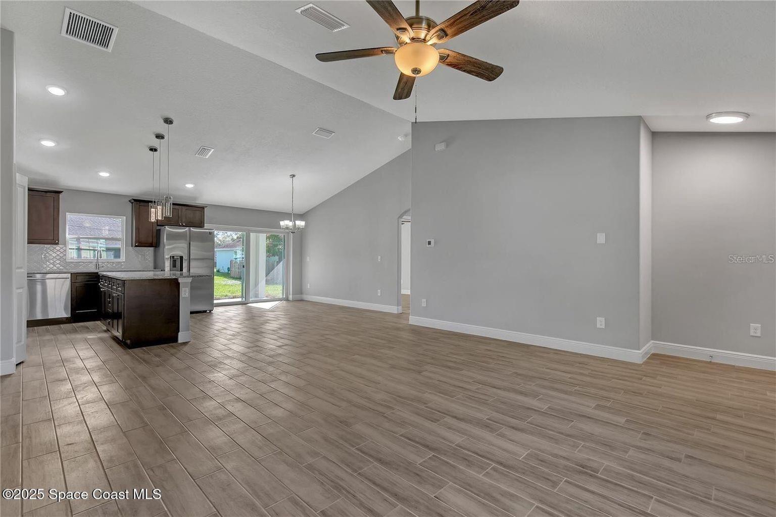 Image 5 of 25 For 23440 Corinne Avenue