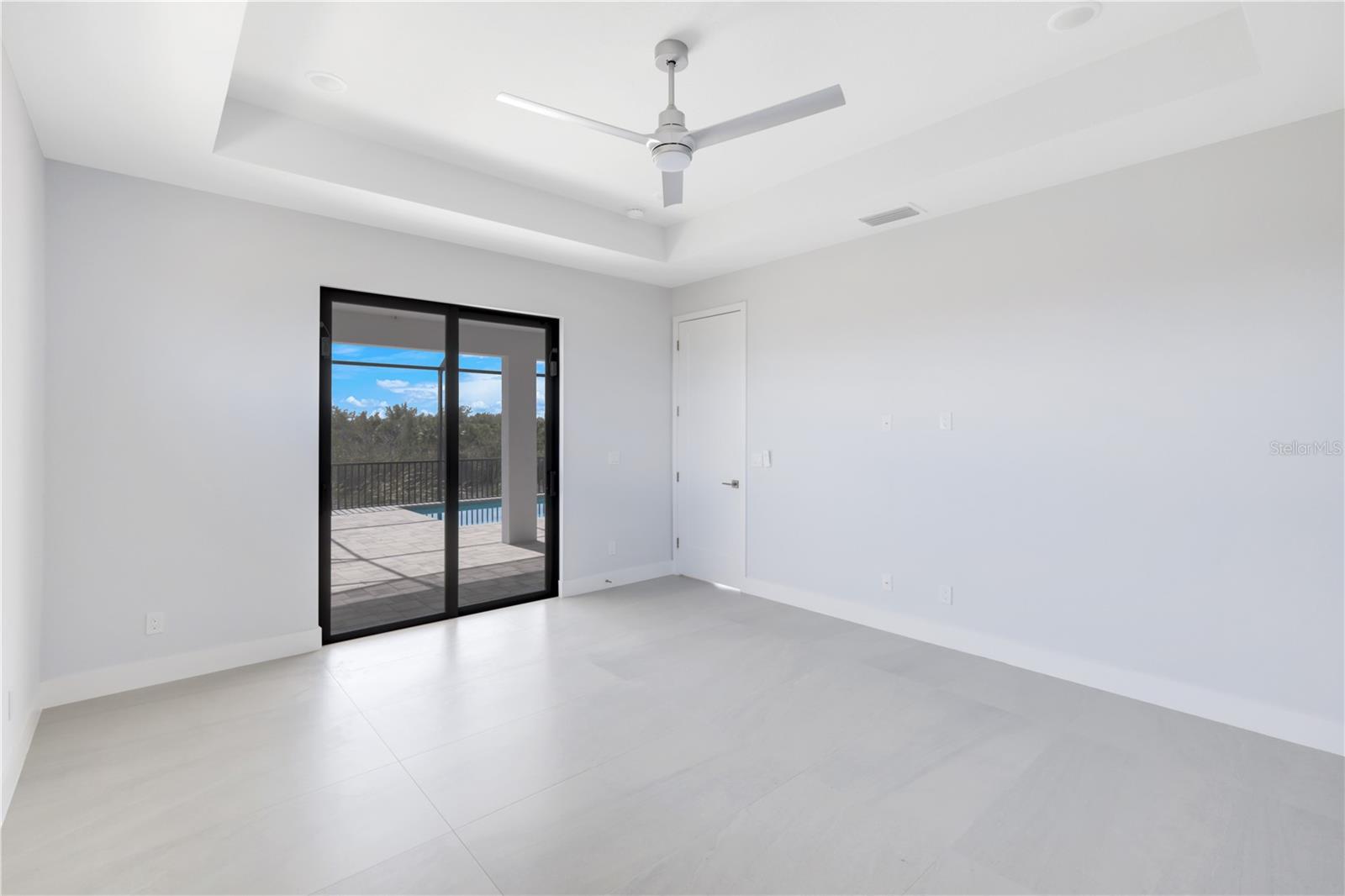 Image 10 of 35 For 14431 Artesia Avenue