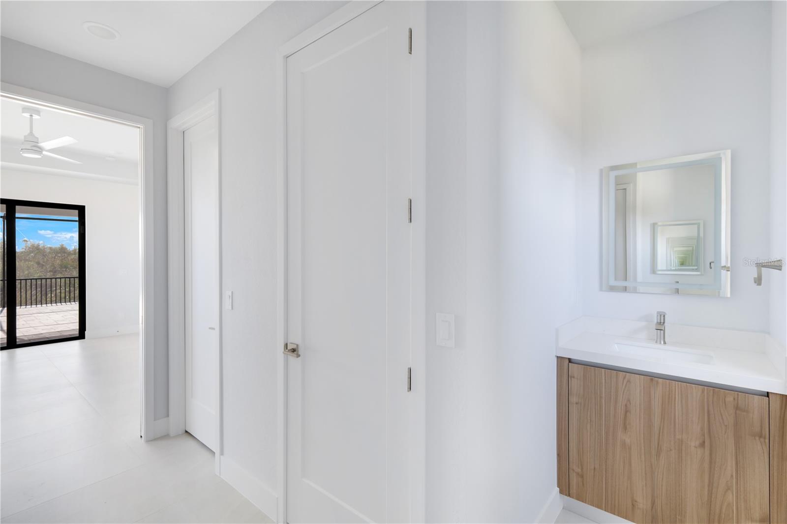 Image 13 of 35 For 14431 Artesia Avenue