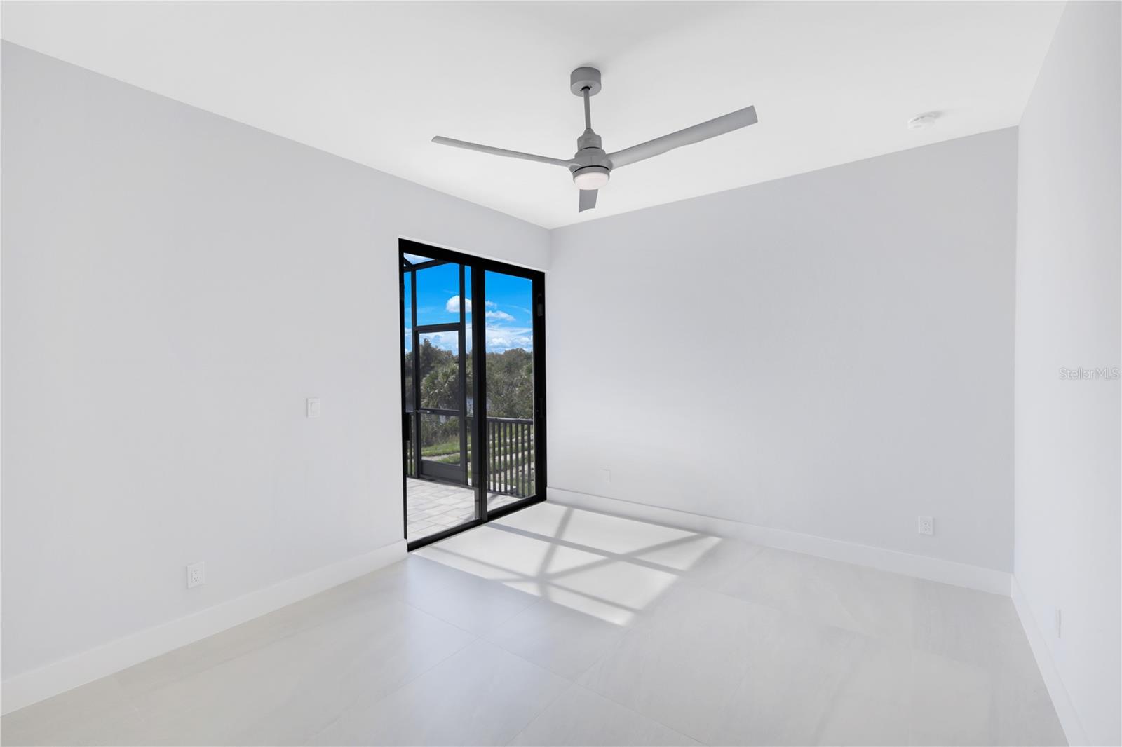 Image 16 of 35 For 14431 Artesia Avenue