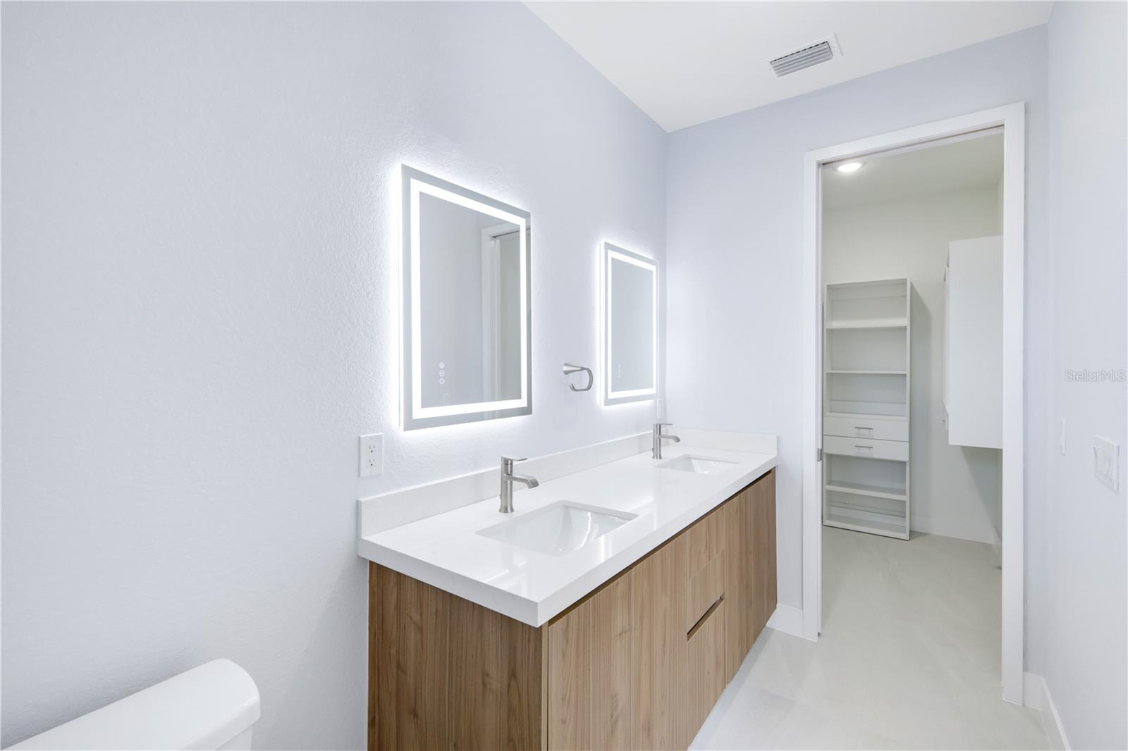 Image 19 of 35 For 14431 Artesia Avenue