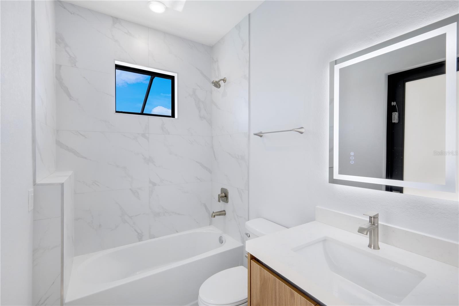 Image 22 of 35 For 14431 Artesia Avenue