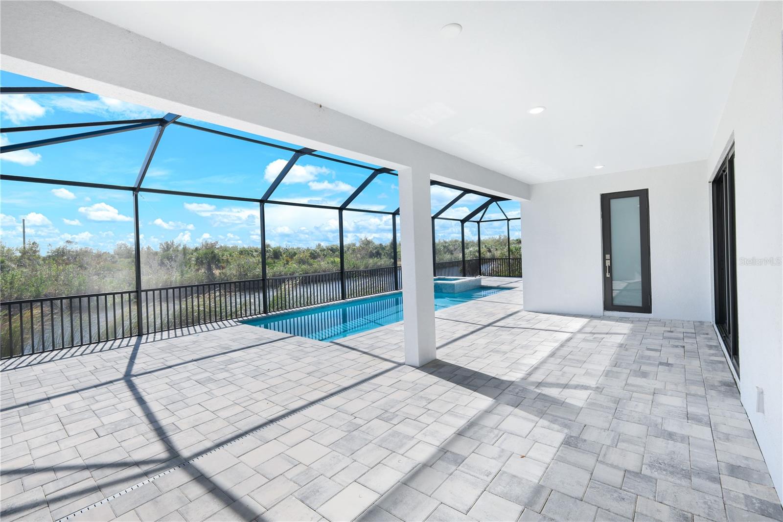 Image 27 of 35 For 14431 Artesia Avenue