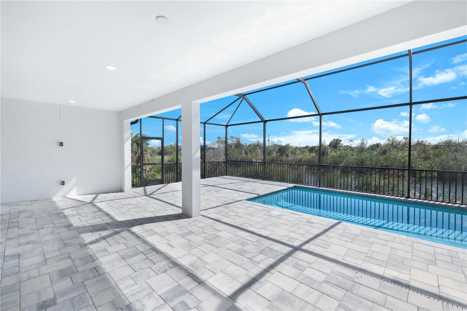 Image 28 of 35 For 14431 Artesia Avenue