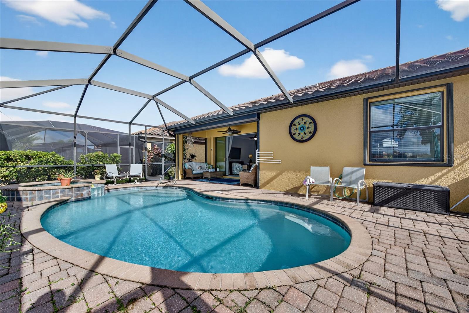 Image 29 of 39 For 2877 Via Piazza Loop