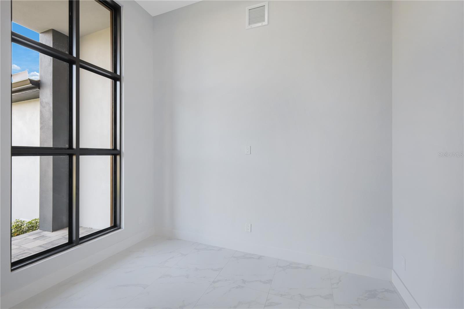 Image 22 of 46 For 10123 Boylston Street