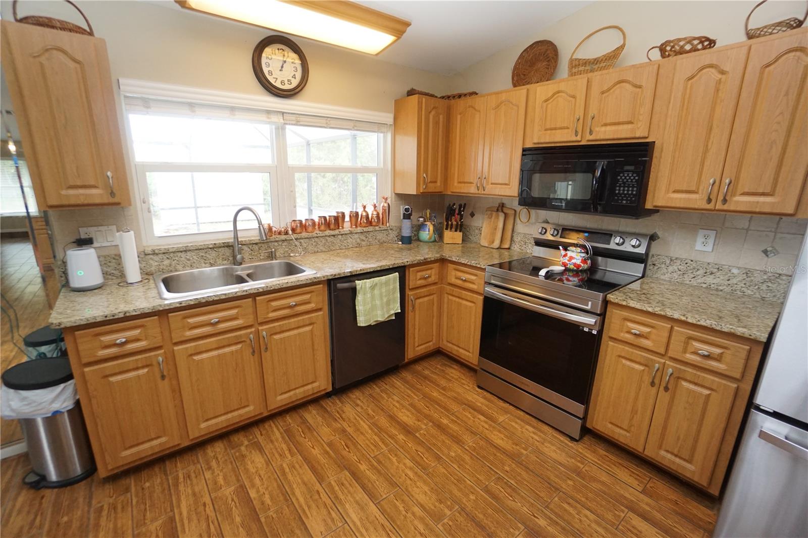 Image 14 of 44 For 3255 Geneva Street