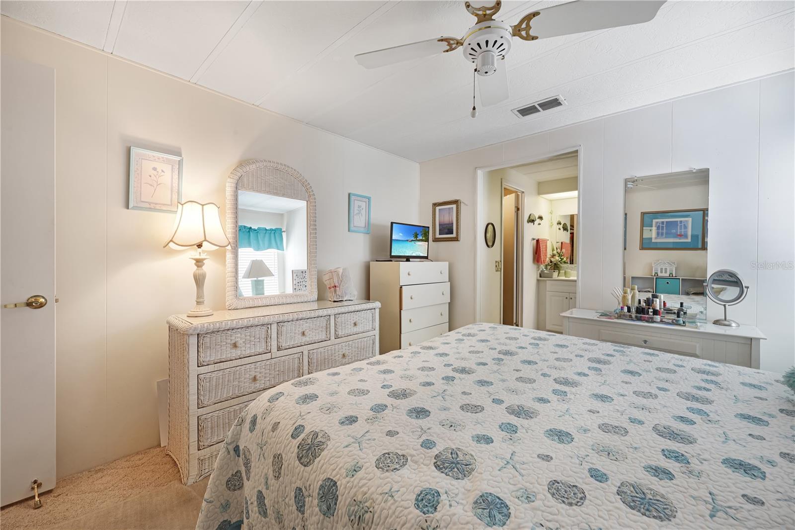 Image 17 of 53 For 2100 Kings Highway 640