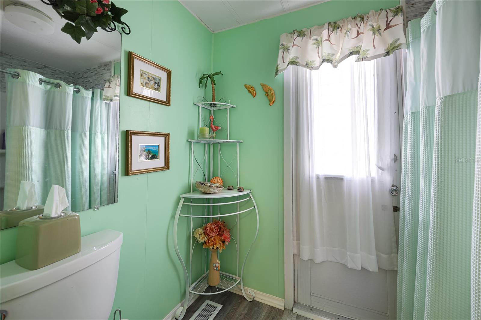 Image 18 of 53 For 2100 Kings Highway 640