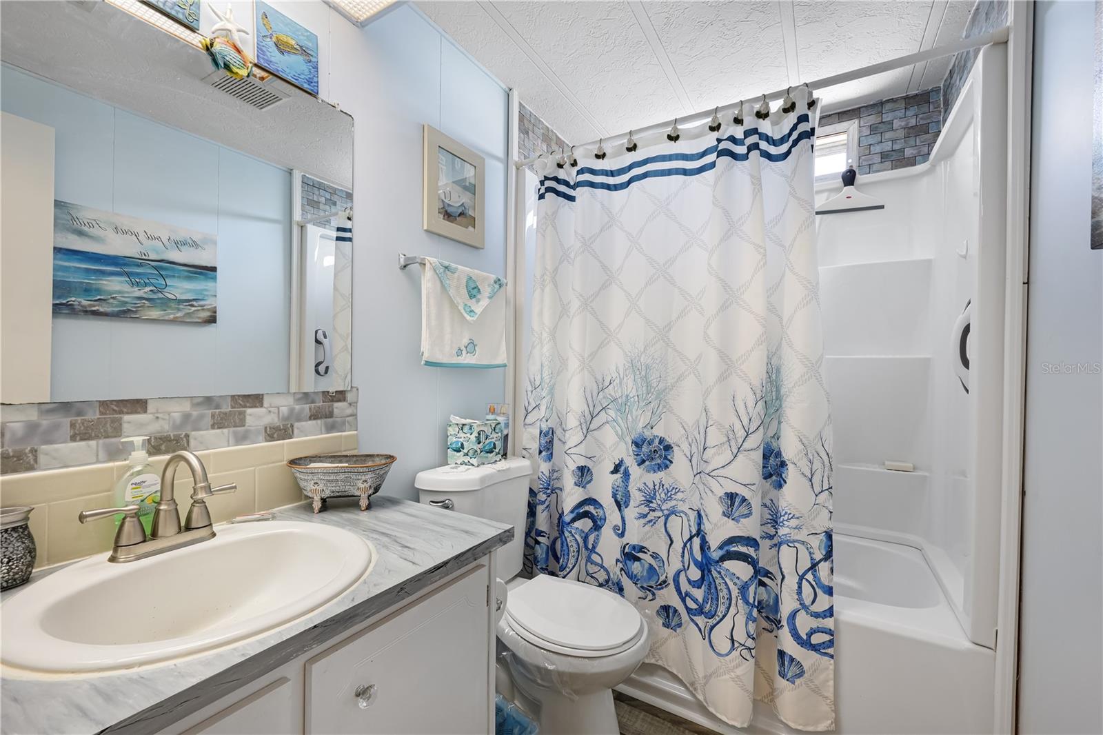 Image 22 of 53 For 2100 Kings Highway 640