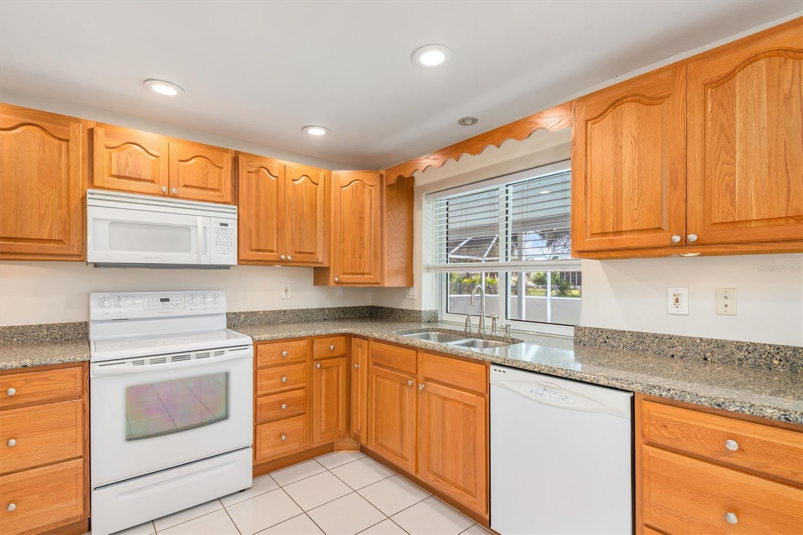 Image 10 of 36 For 703 Spring Lake Boulevard Nw