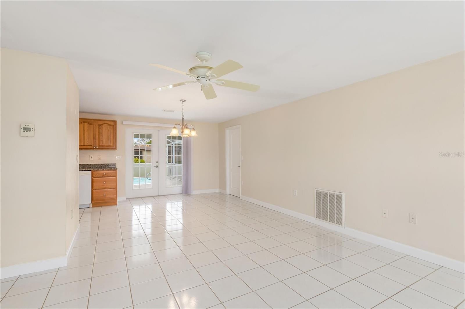 Image 4 of 36 For 703 Spring Lake Boulevard Nw