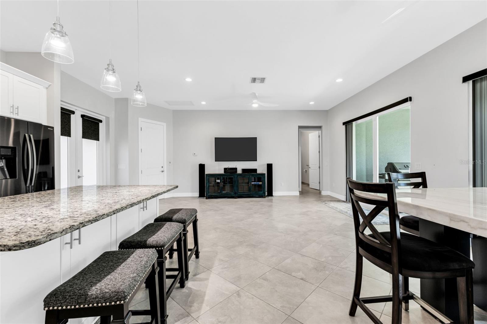 Image 12 of 65 For 3302 Palm Dr