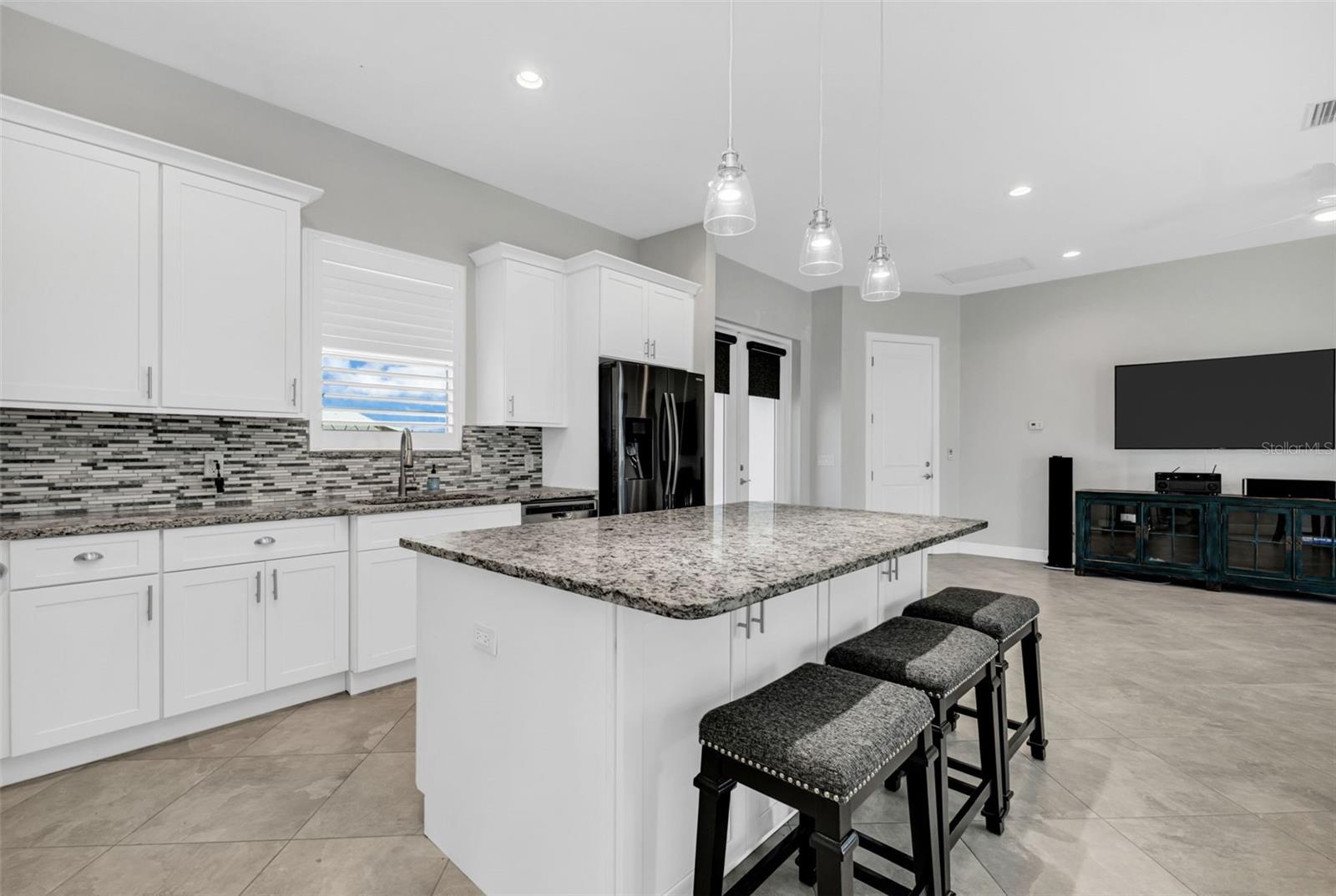 Image 13 of 65 For 3302 Palm Dr