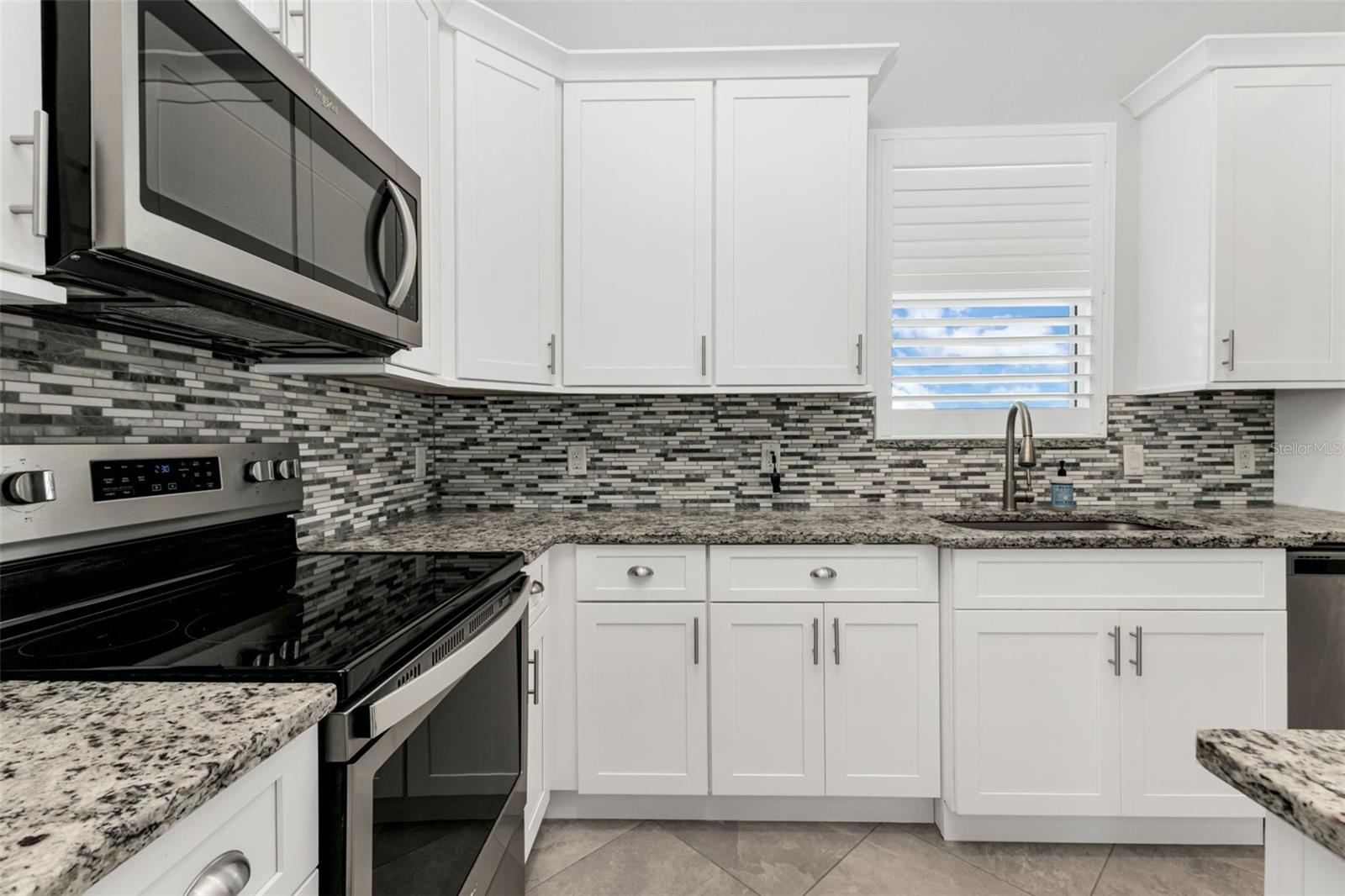 Image 14 of 65 For 3302 Palm Dr