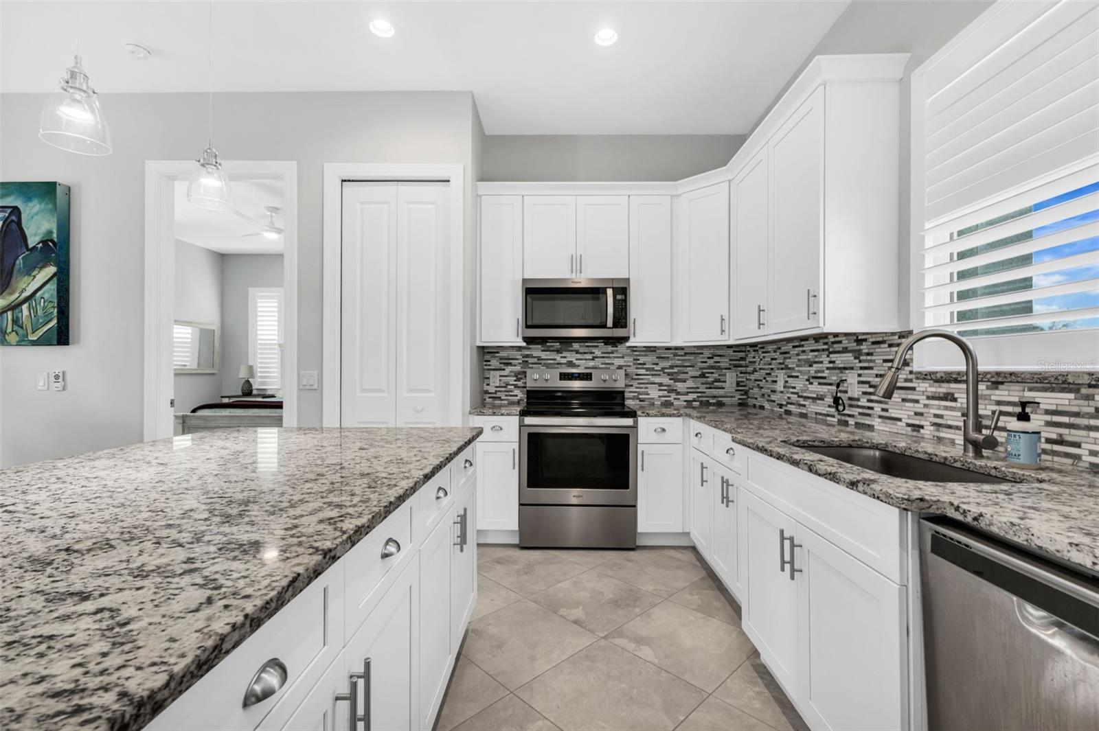 Image 16 of 65 For 3302 Palm Dr