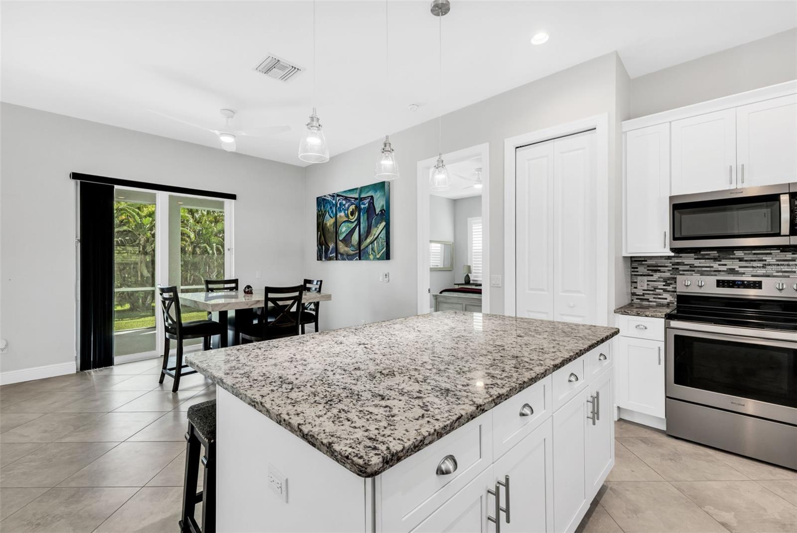 Image 17 of 65 For 3302 Palm Dr