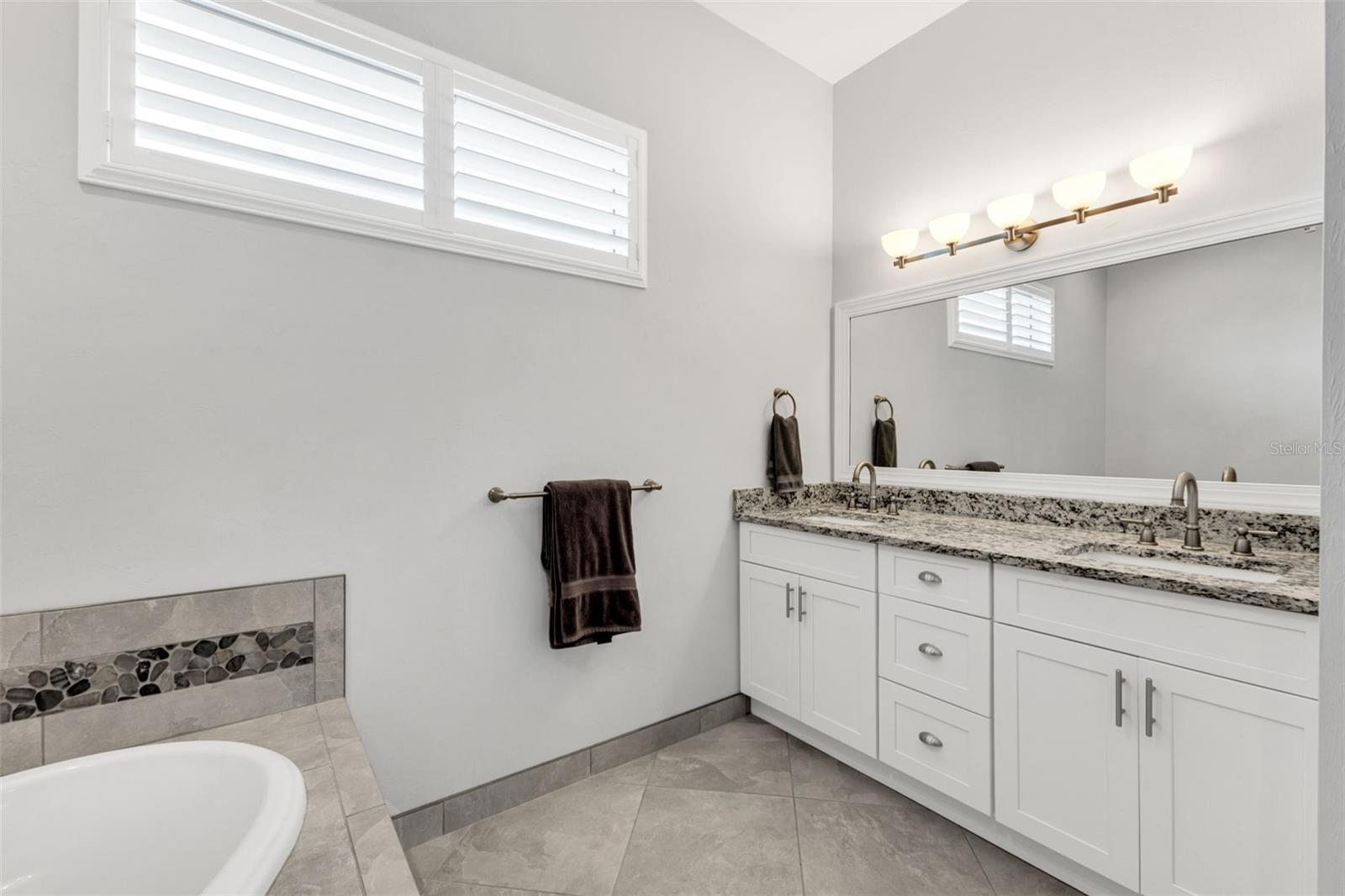 Image 22 of 65 For 3302 Palm Dr