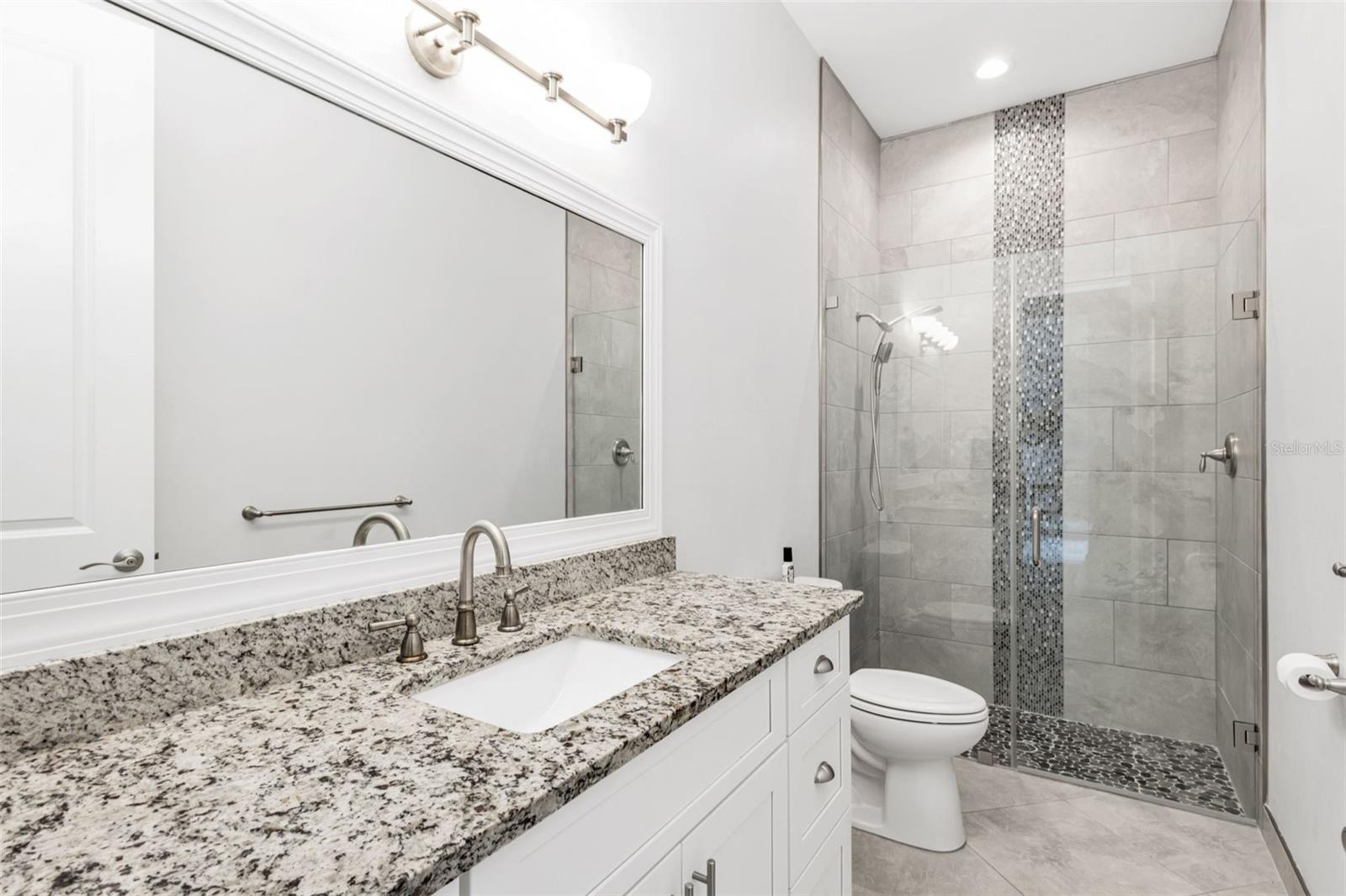 Image 28 of 65 For 3302 Palm Dr