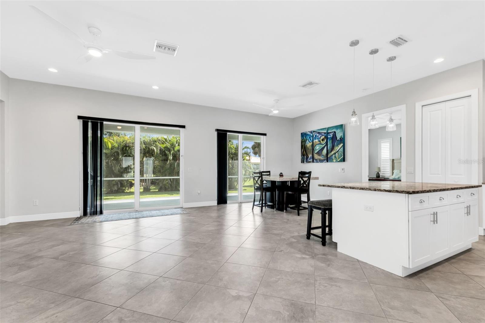 Image 4 of 65 For 3302 Palm Dr