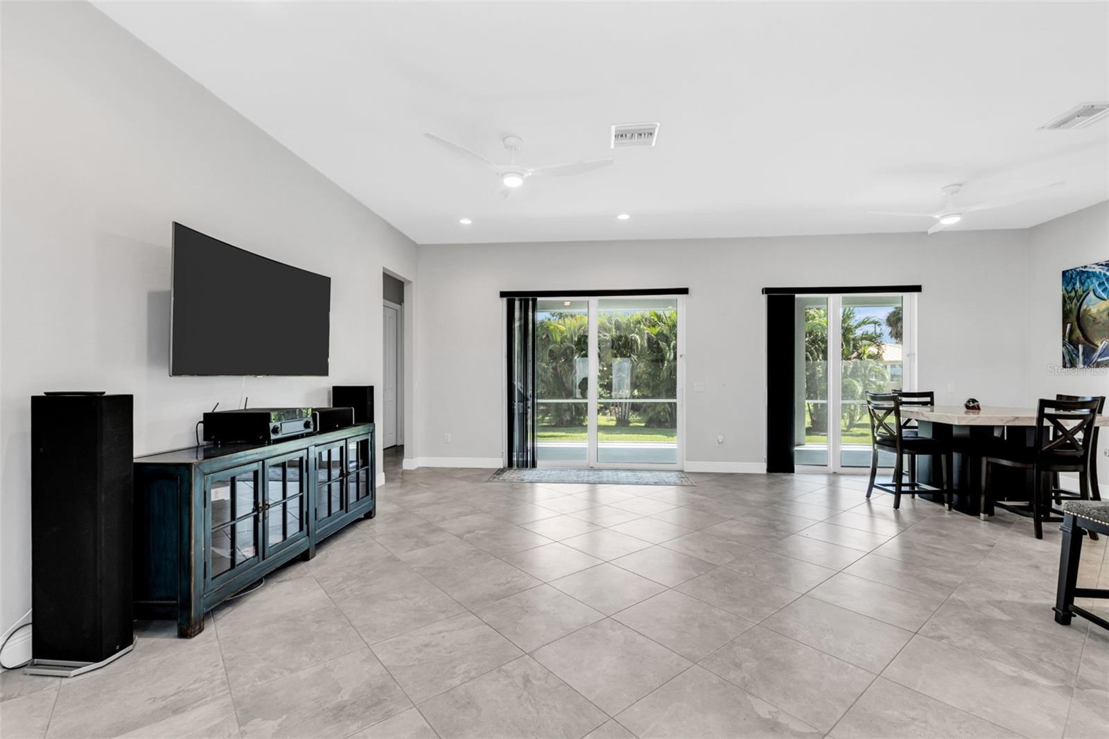 Image 5 of 65 For 3302 Palm Dr